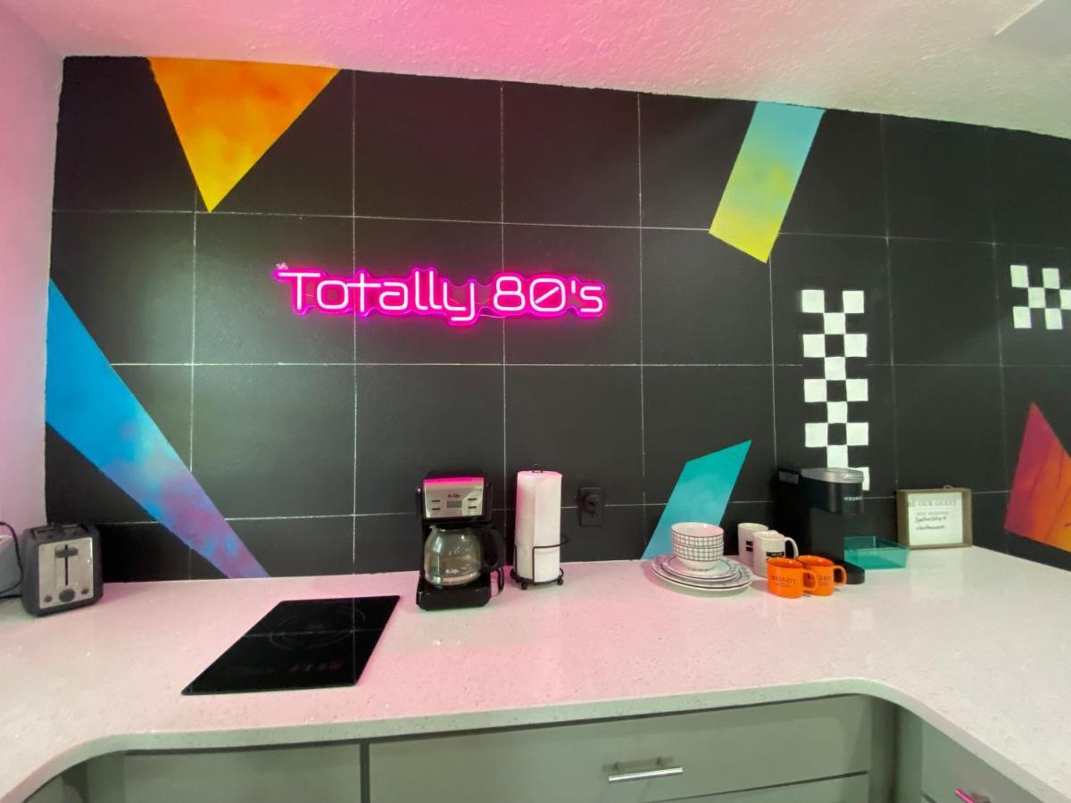 Totally 80S! Apartment Sanford Bagian luar foto