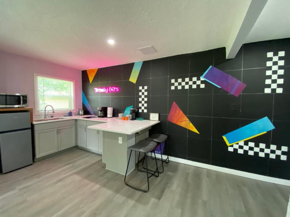 Totally 80S! Apartment Sanford Bagian luar foto