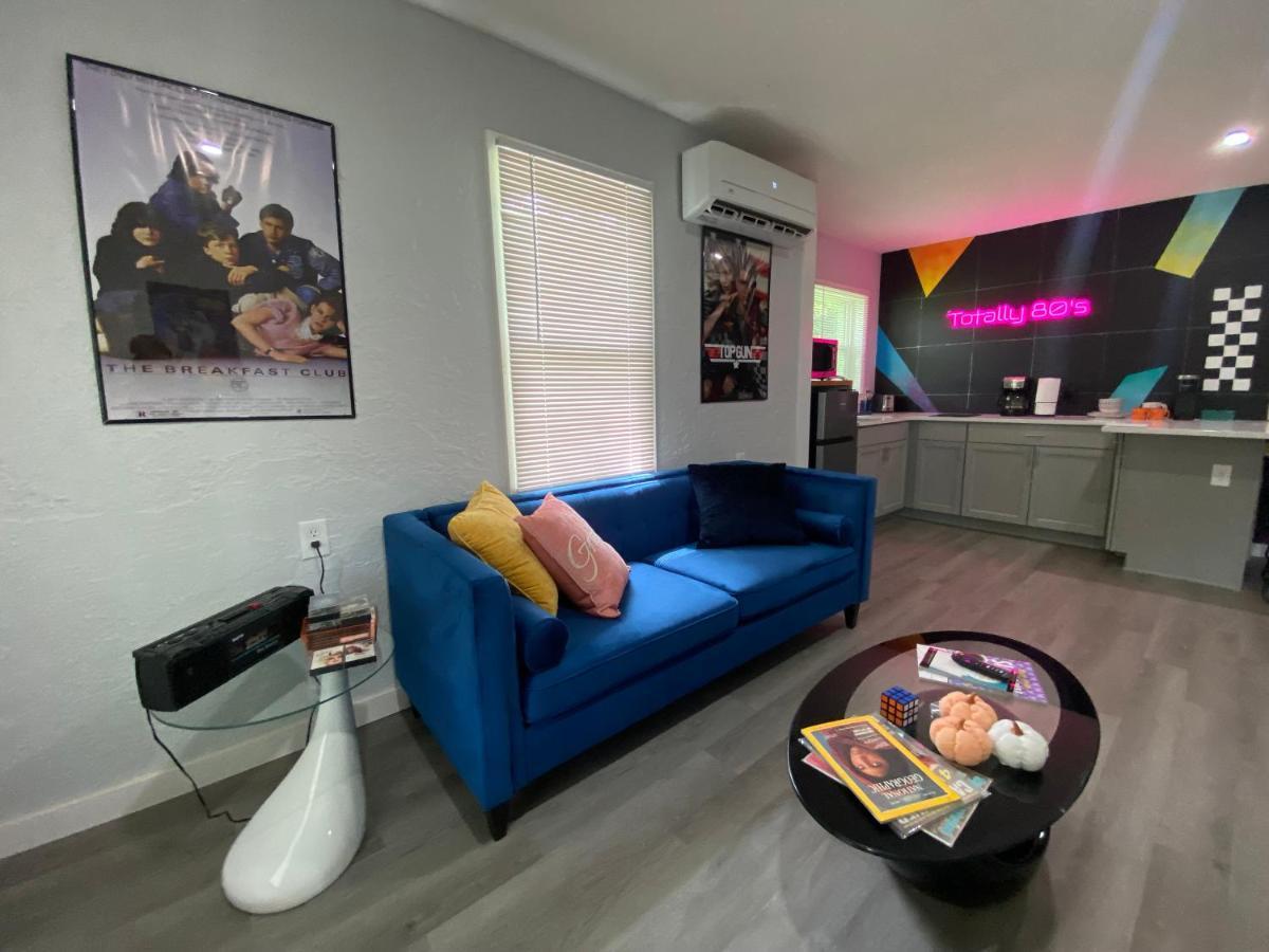 Totally 80S! Apartment Sanford Bagian luar foto