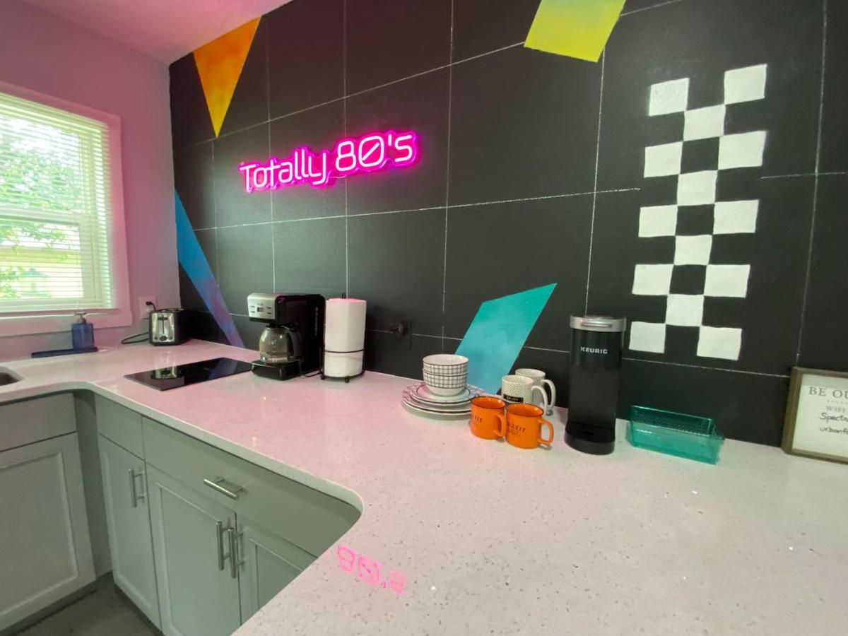 Totally 80S! Apartment Sanford Bagian luar foto