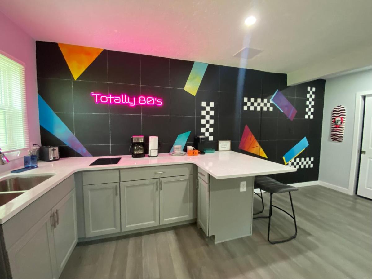 Totally 80S! Apartment Sanford Bagian luar foto