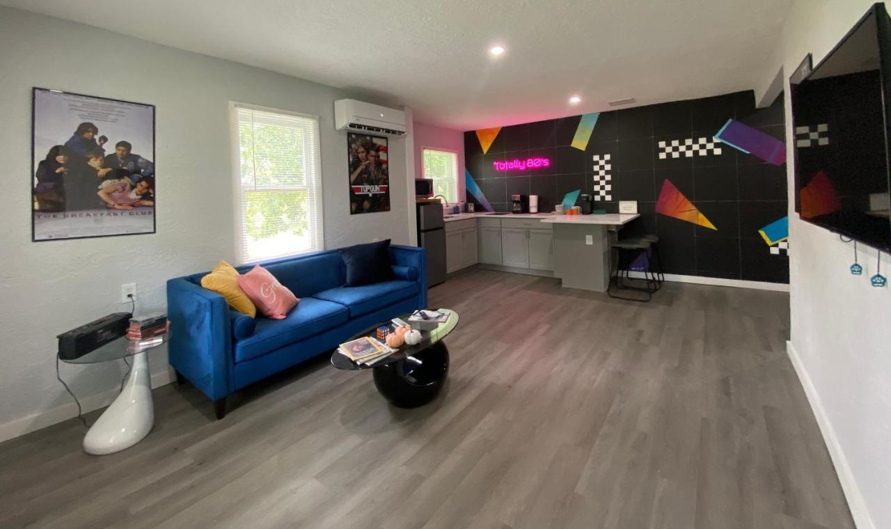 Totally 80S! Apartment Sanford Bagian luar foto