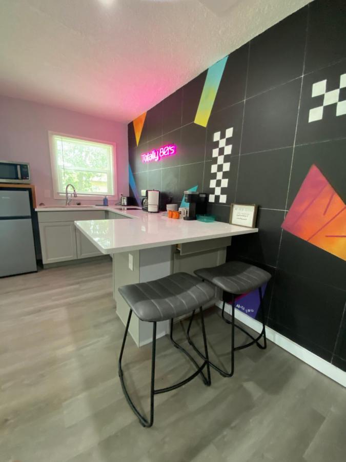 Totally 80S! Apartment Sanford Bagian luar foto